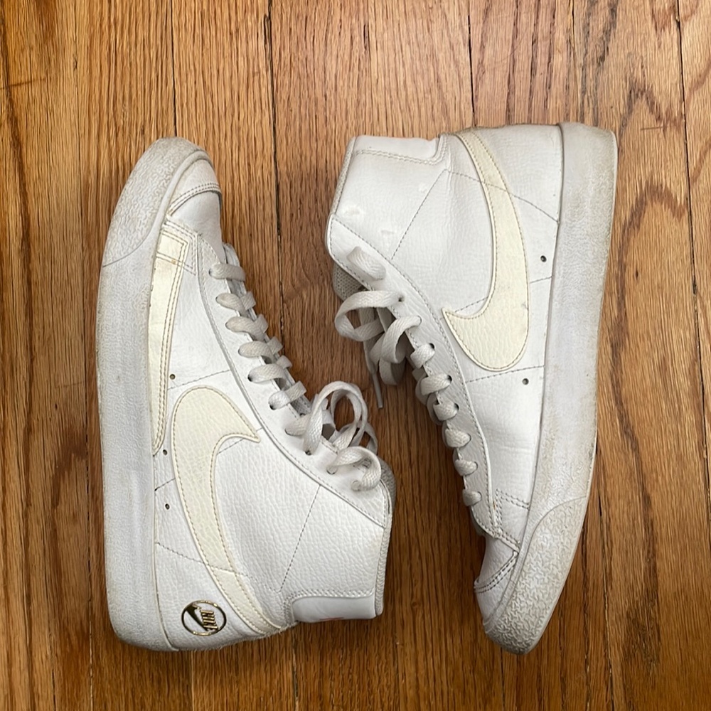 Nike blazer mid 77 vintage gold emblem